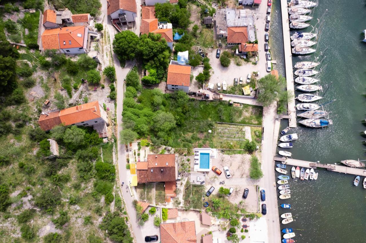 Mila And Jurija Formenti 2 Apartments In Heart Of Nautic Marina, With Heated Swimming Pool, Bikes, Sup, Kajak Skradin Exteriör bild